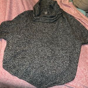 Oversized sweater with puffy short arms